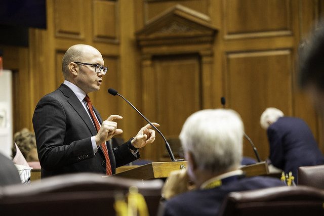 Rep. Teshka addressing the House chamber